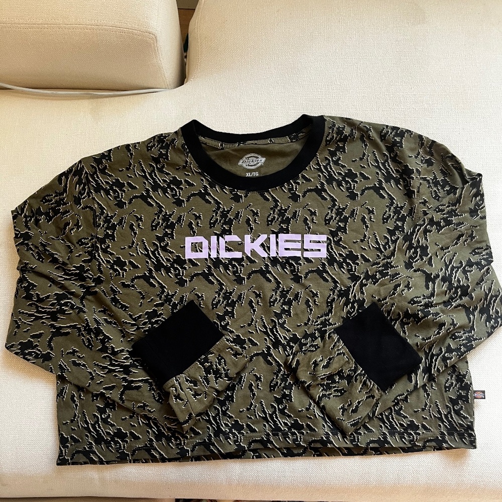 Dickies camo long sleeve top NWOT
